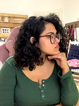 Curvydesifromgermany online show from November 11, 2:36 pm