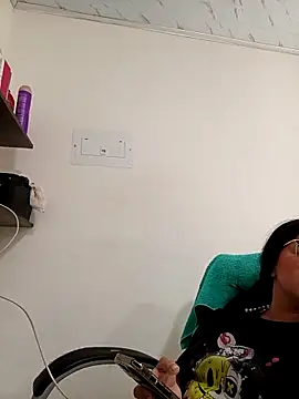 -VICKKY online show from December 19, 2:31 pm