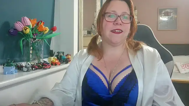 NikiDeeOfficial online show from June 7, 8:59 pm