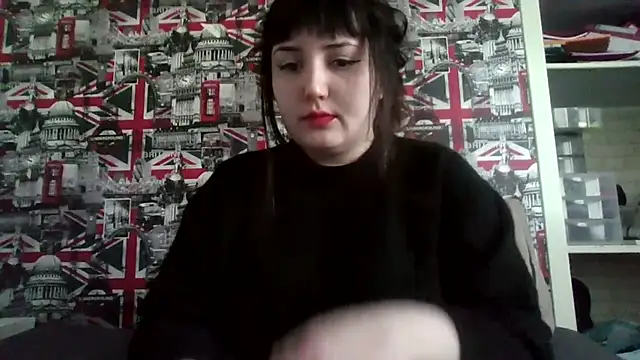 Lynylou online show from October 13, 1:47 pm