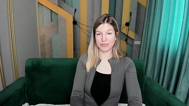 EmilyWalkeri online show from April 3, 7:06 am