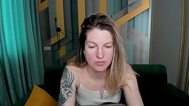 EmilyWalkeri online show from April 9, 7:03 am