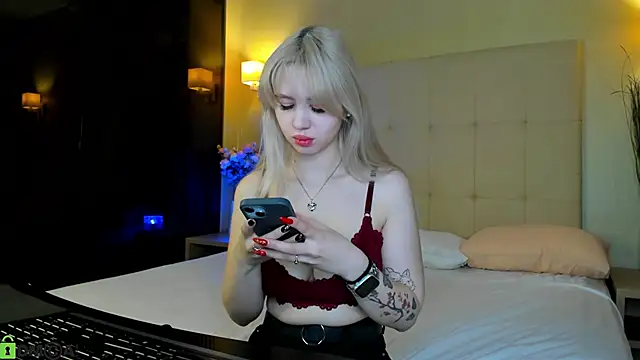 Valerie Woods online show from February 24, 1:05 am