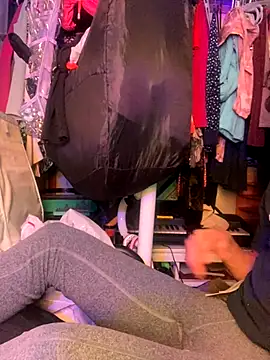 gurlnips online show from September 15, 5:27 am