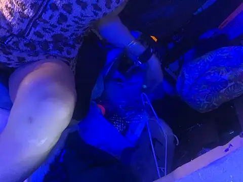 gurlnips online show from September 14, 12:30 am