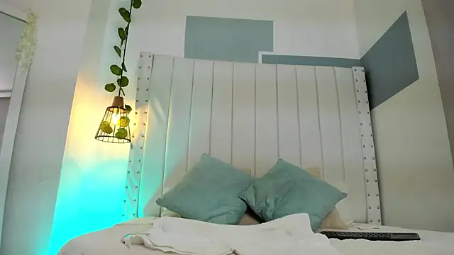 hannah gray online show from April 1, 11:11 am