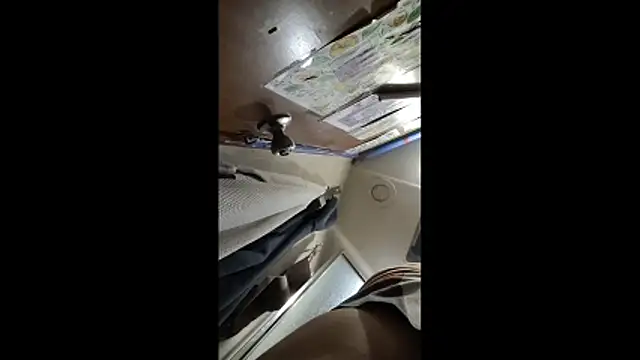 ILUV2TUCHMYKITTY online show from December 14, 2:06 am