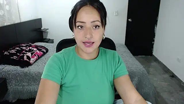 jjulietha95 online show from February 21, 11:38 pm