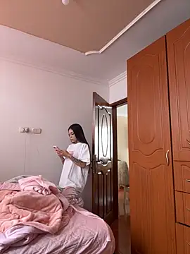 Effy Bonny online show from November 11, 4:15 pm