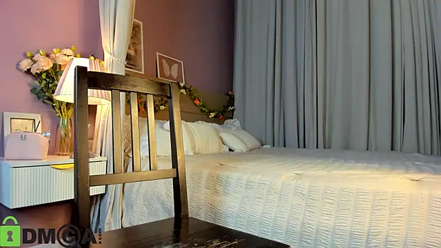 Dearly Emily online show from October 22, 7:30 pm