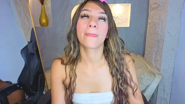 Laurita b online show from December 18, 8:02 pm