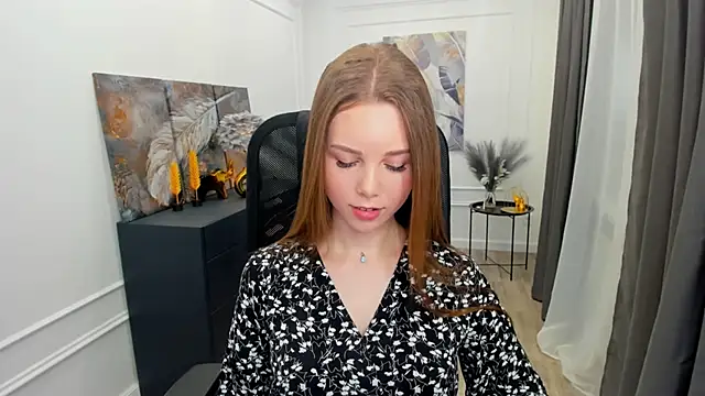 MileyWings online show from March 21, 12:21 pm