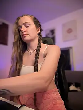 Piinkpandora online show from April 3, 8:07 pm