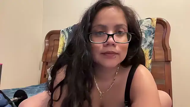 Kateofspades online show from April 6, 3:02 pm