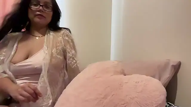 Kateofspades online show from March 30, 1:22 pm