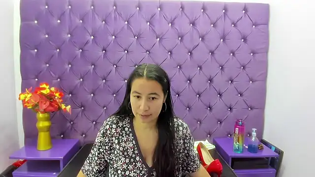 NaomyPrinces online show from May 4, 1:59 pm