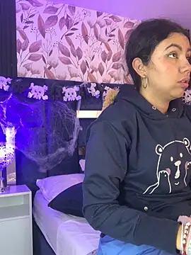 Larabrooks online show from October 27, 6:57 pm