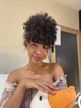 OSHUN  online show from April 4, 10:30 pm