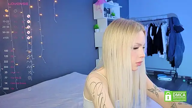 Snapshot of aneta_alisha chatting on October 10, 11:59 am aneta alisha online show from October 10, 11:59 am