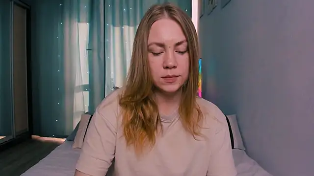 InsatiableFoxX online show from April 23, 6:10 am