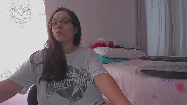 HARLEYNAPIER online show from February 4, 8:45 pm