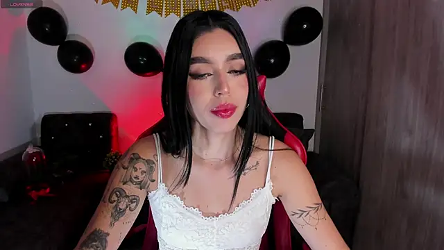 zoee jackson online show from April 18, 4:04 am