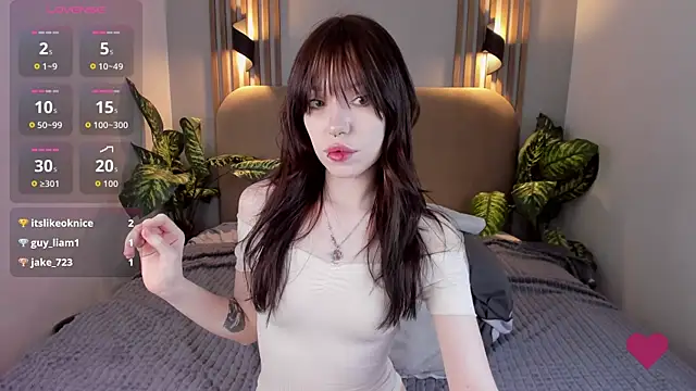 NikkiMiltons online show from December 3, 3:25 pm