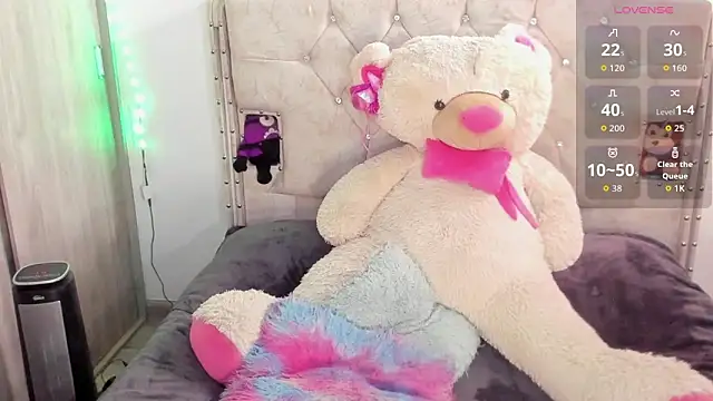  EmiRhodes online show from October 16, 3:36 pm