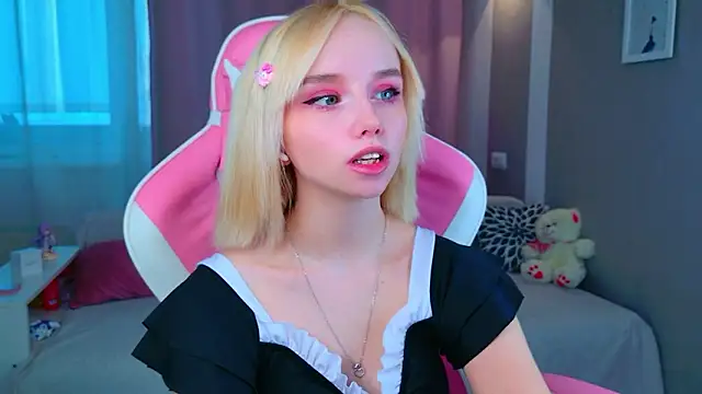 b4by LoL1 online show from March 15, 1:02 pm