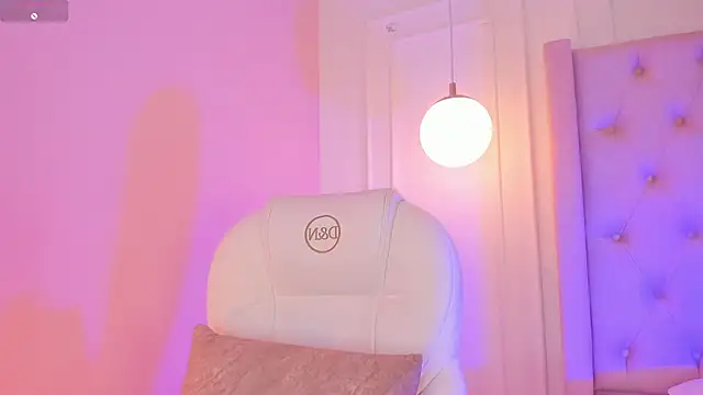 Lucy Vega online show from December 22, 4:48 am