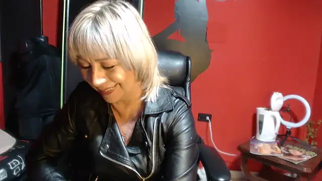 KLOE PIELL online show from December 18, 9:08 pm