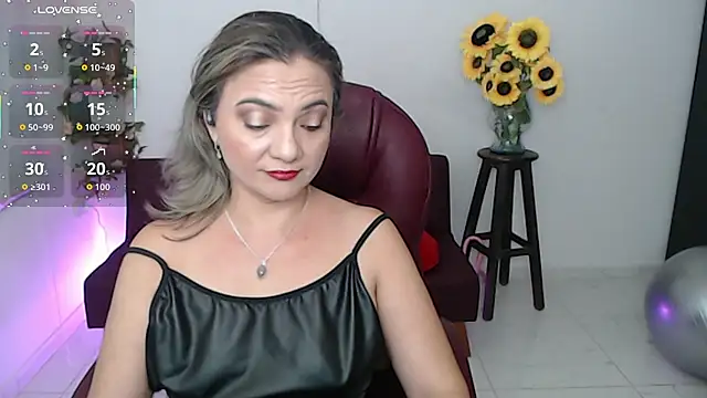Ghada milf online show from April 7, 10:34 pm