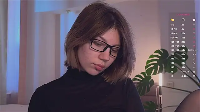 your gf is here online show from July 28, 5:05 am