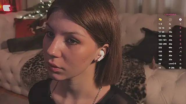 your gf is here online show from July 6, 5:35 am