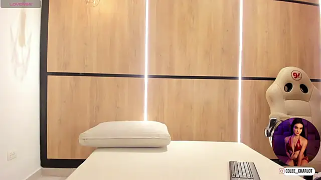 charlotte colee online show from November 17, 11:55 am