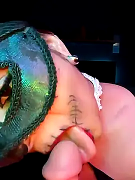 Snapshot of Ursa_sexy chatting on November 2, 5:44 am Ursa sexy online show from November 2, 5:44 am