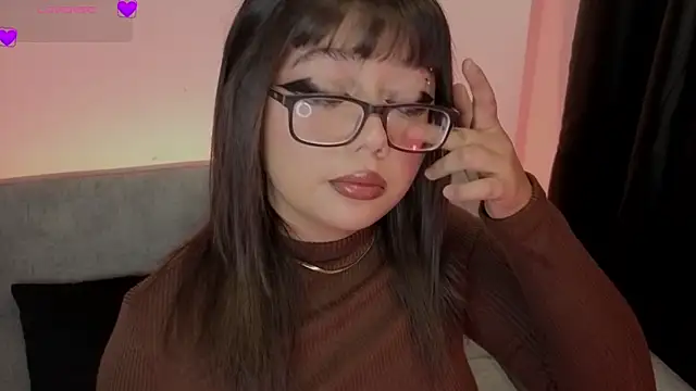 missy taylor  online show from December 1, 8:33 pm