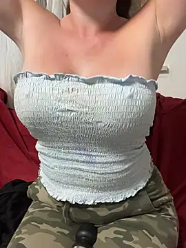 Deluxelolita online show from April 8, 1:08 am