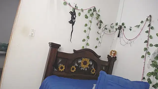 DominaLeona online show from April 13, 9:48 pm