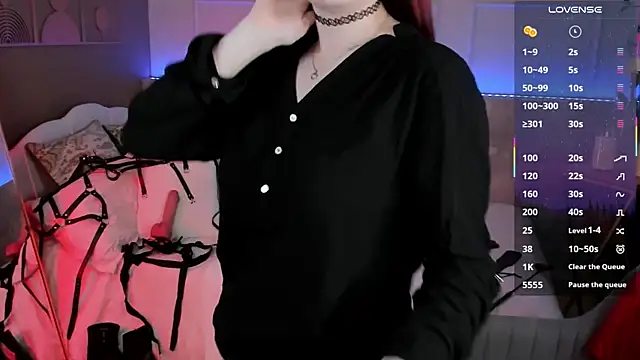 Lily Moonlight online show from April 18, 2:41 pm