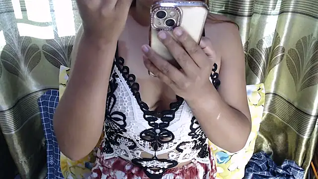 queen angelina online show from October 26, 9:27 am