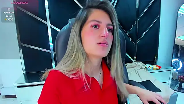 GiaRoussel online show from October 14, 3:25 pm