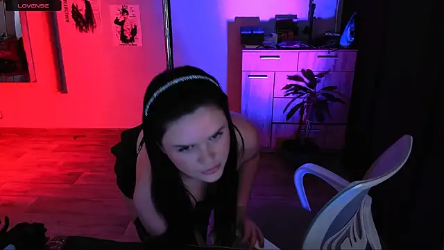 Lora Cain online show from July 21, 2:40 pm