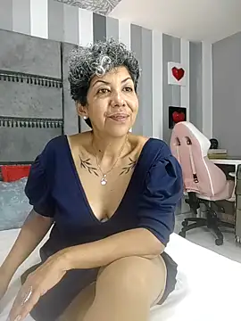 Julianewell online show from November 12, 12:36 pm