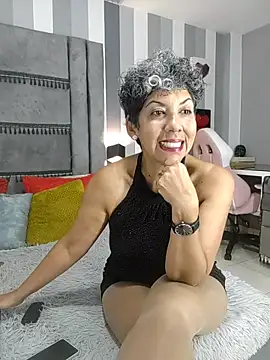 Julianewell online show from November 5, 12:43 pm