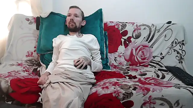 Sophia and Thomas online show from April 8, 3:14 pm