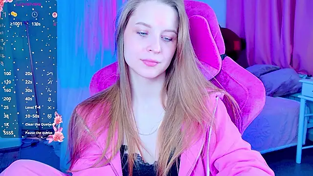 CuteMousee online show from March 21, 9:36 am