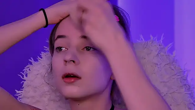 TinaDavil online show from April 11, 1:15 pm