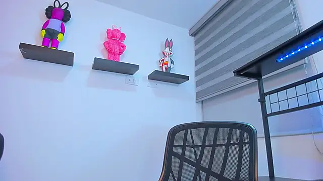 Gangster Girl online show from November 2, 4:16 am