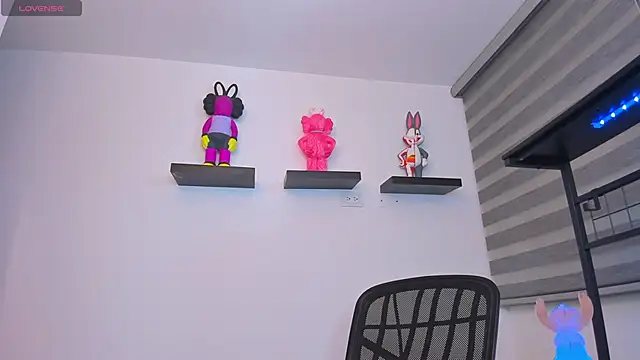 Gangster Girl online show from January 8, 2:15 am